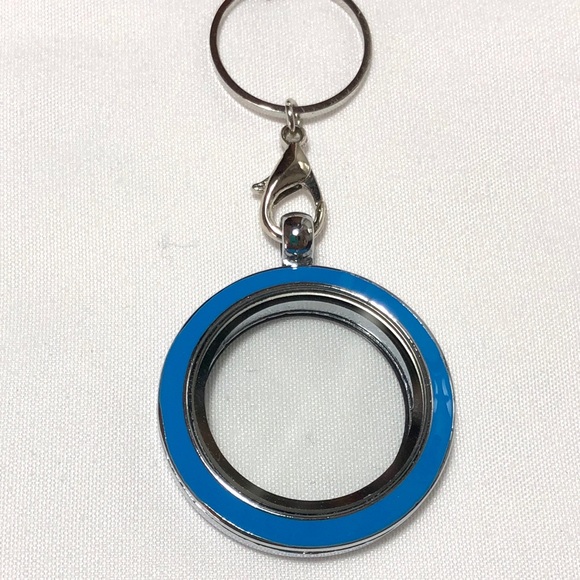 LIMITED QUANTITY HQ Blue Twist Living Locket - Picture 2 of 6
